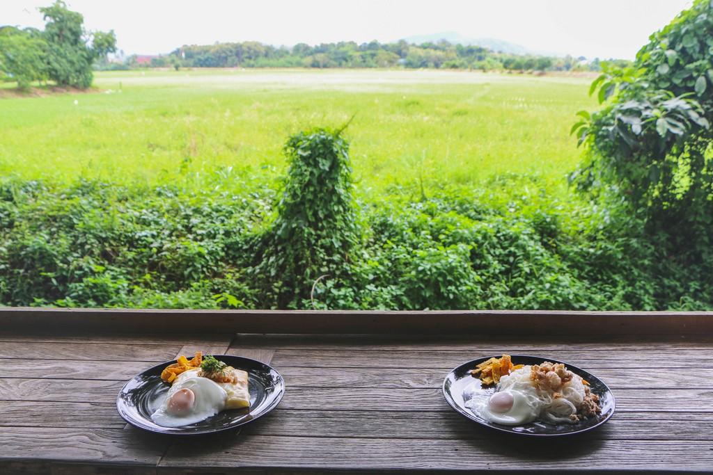 ร้านพบลับแล เมืองลับแล