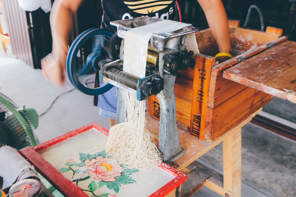 ร้านบะหมี่ฮ่องเต้ ต้นตำหรับบะหมี่ไข่ทำเอง