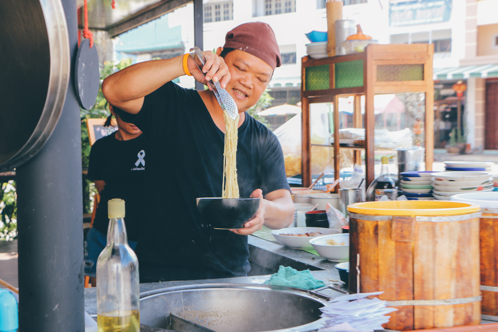 ร้านบะหมี่ฮ่องเต้ ต้นตำหรับบะหมี่ไข่ทำเอง