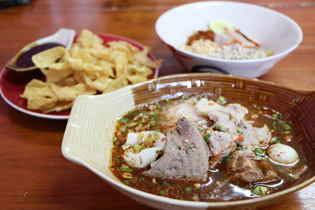 ก๋วยเตี๋ยวสุโขทัย ร้านตาปุ้ย